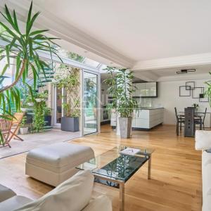 Paris XVIe - Victor Hugo - Lauriston - 'Comme une maison' - Quat