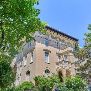 Paris XVIIe - Villa des Ternes - Triplex Art Nouveau avec cour-t
