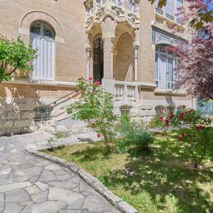Paris XVIIe - Villa des Ternes - Triplex Art Nouveau avec cour-t