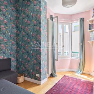 Paris XVIIe - Villa des Ternes - Triplex Art Nouveau avec cour-t