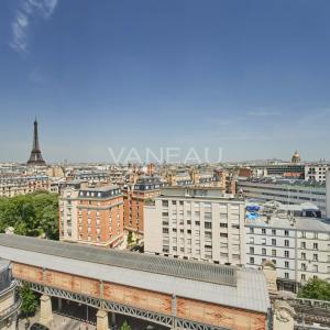 Paris XVe - Cambronne - Dernier étage avec vue monuments