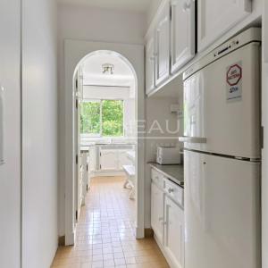 PARIS XVIè – RANELAGH - BALCON-TERRASSE SUR INTÉRIEUR