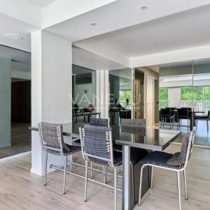 PARIS XVIè – RANELAGH - BALCON-TERRASSE SUR INTÉRIEUR