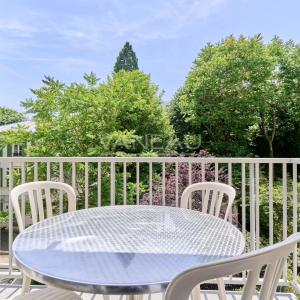 PARIS XVIè – RANELAGH - BALCON-TERRASSE SUR INTÉRIEUR