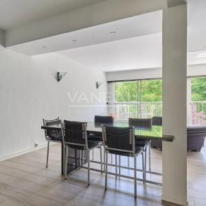 PARIS XVIè – RANELAGH - BALCON-TERRASSE SUR INTÉRIEUR
