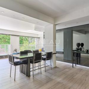 PARIS XVIè – RANELAGH - BALCON-TERRASSE SUR INTÉRIEUR