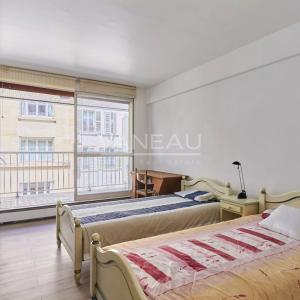 PARIS XVIè – RANELAGH - BALCON-TERRASSE SUR INTÉRIEUR