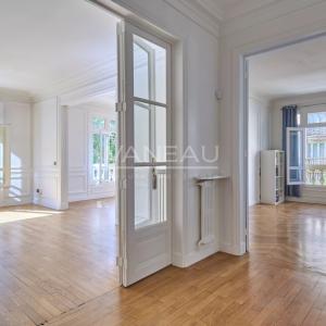 Paris VIIe - Appartement familial au pied du Champ-De-Mars