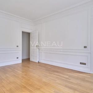 Paris VIIe - Appartement familial au pied du Champ-De-Mars