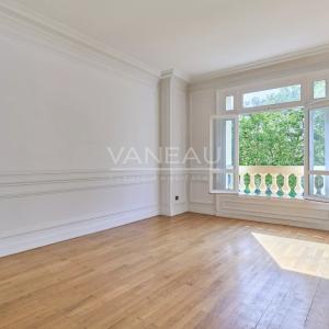 Paris VIIe - Appartement familial au pied du Champ-De-Mars