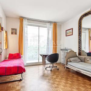 Neuilly - Appartement familial avec balcon sur jardin