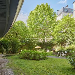 Neuilly – Quartier Mairie – Appartement au calme sur jardin avec