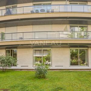 Neuilly – Quartier Mairie – Appartement au calme sur jardin avec