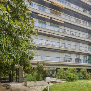 Neuilly – Quartier Mairie – Appartement au calme sur jardin avec