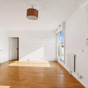 Exclusivité : Trois pièces avec balcon en étage