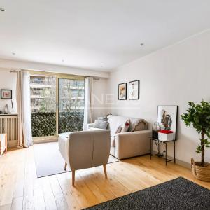 Paris XVIIe- Limitrophe Neuilly- Appartement clé en main avec ba