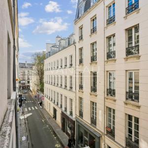 2 pièces rue de Verneuil - Paris VII