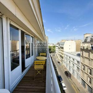 Studio en étage élevé avec balcon et vue dégagée