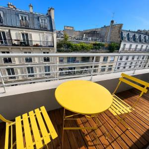 Studio en étage élevé avec balcon et vue dégagée