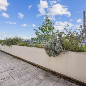 Paris VIIe - Gros caillou - Dernier étage avec terrasse avec vue