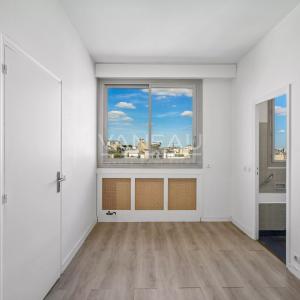 Paris VIIe - Gros caillou - Dernier étage avec terrasse avec vue