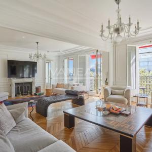Paris VIIIᵉ - Alma–Marceau - Élégance parisienne avec vue tour  