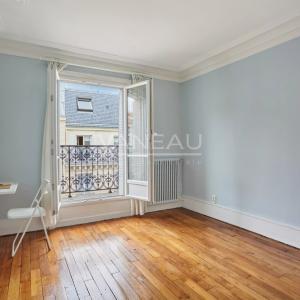 Paris XVIIe -Ternes - Appartement 3 pièces balcon filant