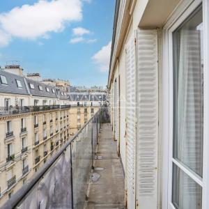 Paris XVIIe -Ternes - Appartement 3 pièces balcon filant