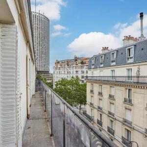 Paris XVIIe -Ternes - Appartement 3 pièces balcon filant