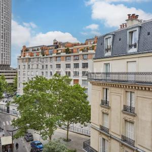 Paris XVIIe -Ternes - Appartement 3 pièces balcon filant
