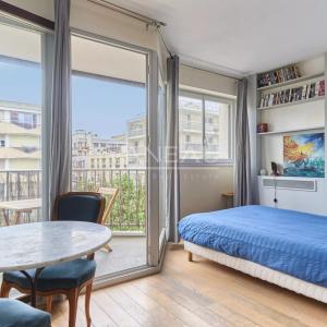 Paris XVème - Charles Michels - studio en étage avec balcon