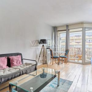 Paris XVème - Charles Michels - studio en étage avec balcon