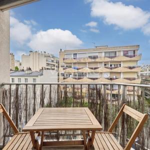 Paris XVème - Charles Michels - studio en étage avec balcon
