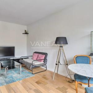 Paris XVème - Charles Michels - studio en étage avec balcon