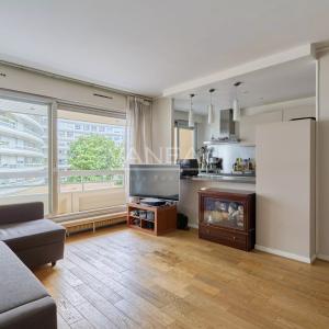 Paris XVe - Cambronne - Appartement trois pièces avec balcon