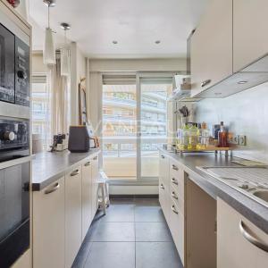 Paris XVe - Cambronne - Appartement trois pièces avec balcon