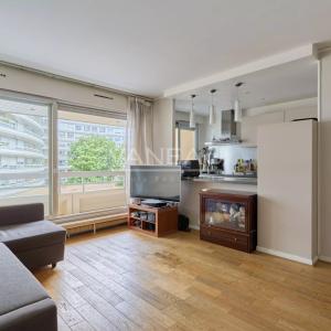 Paris XVe - Cambronne - Appartement trois pièces avec balcon