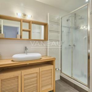Paris XVe - Cambronne - Appartement trois pièces avec balcon
