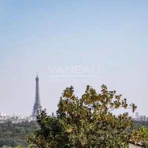 Suresnes - Val d'Or - Maison de famille avec jardin.