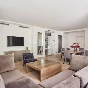 Paris VIIIe- Montaigne - Appartement rénové luxe