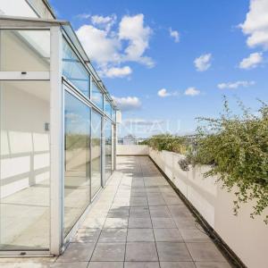 Paris VIIe - Gros caillou - Dernier étage avec terrasse avec vue