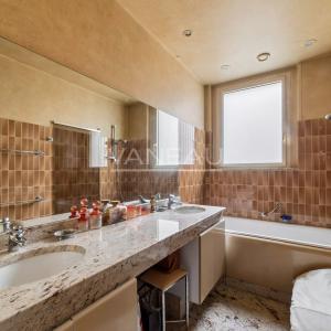 Paris XVIe - Foch/Raymond Poincaré - Appartement familial en éta