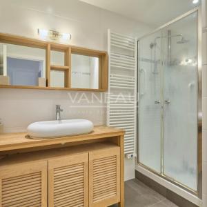 Paris XVe - Cambronne - Appartement trois pièces avec balcon