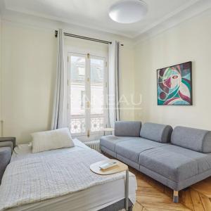 Paris VIIIᵉ - Alma–Marceau - Élégance parisienne avec vue tour  