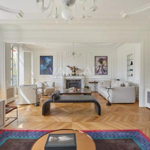 Paris VIIIᵉ - Alma–Marceau - Élégance parisienne avec vue tour  