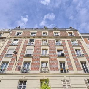 Paris XVIIIe - Villa Saint-Michel - Deux pièces en étage élevé vendu occupé