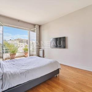 Neuilly-sur-Seine - Les Sablons-Penthouse-Terrasses-Vues tour Eiffel et Sacré-Cœur.