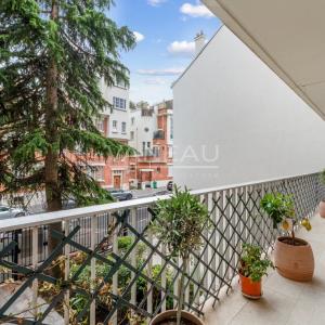 Paris XVIe - Village d'Auteuil - Bel appartement rénové avec grand balcon. Sectorisation JB Say.