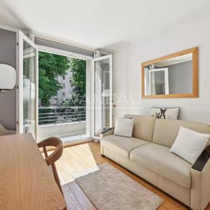 Paris XVIe - Flandrin - Henri Martin - Duplex "comme une maison" - Balcon large et vue verdoyante.