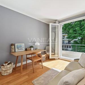 Paris XVIe - Flandrin - Henri Martin - Duplex "comme une maison" - Balcon large et vue verdoyante.